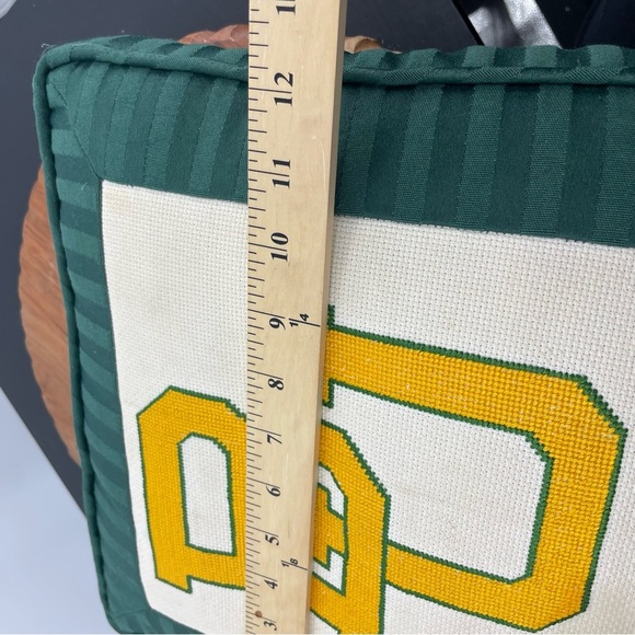 BAYLOR UNIVERSITY BU needlepoint Decorative square Pillow green white yellow - Picture 6 of 6